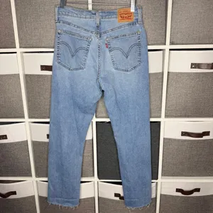 Levi's Wedgie Straight Button Fly Distressed Jeans Size 27 thumbnail 4