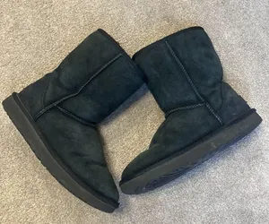 UGG Black Sherpa Lined Classic Short Boots Size 9 thumbnail 2