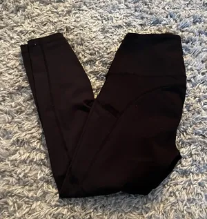 Yogalicious Black Leggings with Pockets Size Small thumbnail 1
