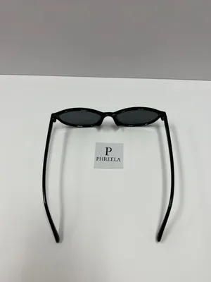 black oval sunglasses / 90s oval sunglasses thumbnail 4
