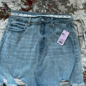 NWT Wild Fable Light Wash Distressed Denim Mini Skirt Size 8 Jean Micro Skirt thumbnail 5