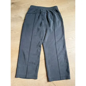 Lululemon Softstreme High-Rise Straight-Leg Cropped Pant 22" Black/gray Size 6 thumbnail 2