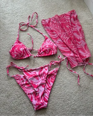 SheIn Pink and Light Pink Swirl Bikini Set thumbnail 1
