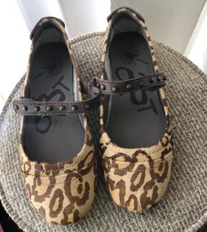 Vintage 100% GENUINE LEATHER fuzzy brown and tan leopard print Mary Jane ballet flats with gold studs ad velcro strap closure thumbnail 6