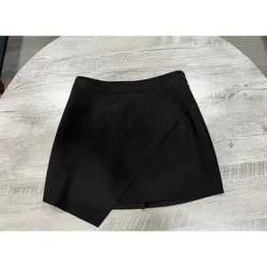 Kendall + Kylie Black Faux Suede Asymmetrical Wrap Mini Skort Size Small Y2K thumbnail 2