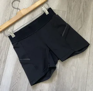 Lululemon Workout Shorts pockets running bike womens Black (size 2) activewear thumbnail 1