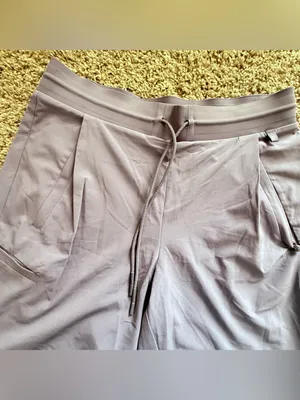 Athleta Venture Bermuda Shorts Women’s Size 6 Tempest Violet Pleated Stretch thumbnail 4