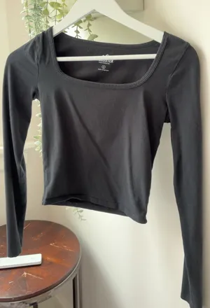 Hollister Co. black long sleeve crop top in a S thumbnail 1