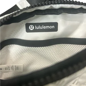 Rare discontinued lululemon everywhere belt bag “manifesto print” NWT limited ed thumbnail 6