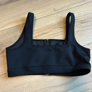 NWT Fabletics Barrier Low Impact Zip Up Sports Bra thumbnail 2