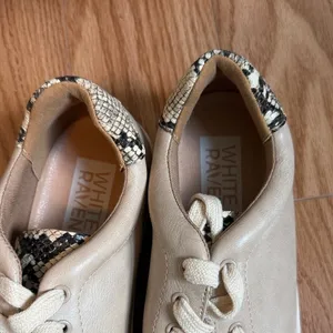 White Raven Womens Beige Snakeskin Print Low Top Lace Up Sneakers Size 6‎ thumbnail 2