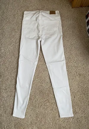 American Eagle White Denim Skinny Jeans thumbnail 2
