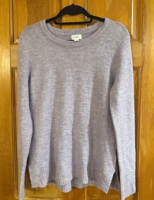 Old Navy lilac crew neck sweater size medium. Purple thumbnail 1