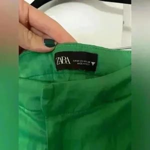 Zara women's green tailored shorts size M thumbnail 2