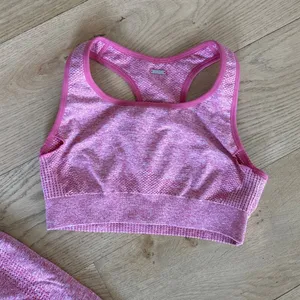 Lilia's Active - Racerback Sports Bra & Leggings in Pink thumbnail 2