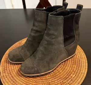 UGG Wedge boot size 11‎ women's waterproof thumbnail 1