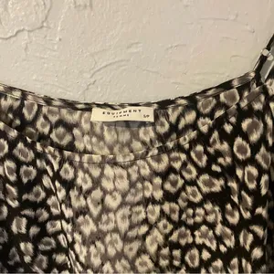 Equipment Black and White Animal Print Camisole 100% Silk‎ size Small thumbnail 3