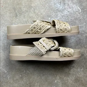 Marc Fisher Welti Rattan Crossover Sandals Size: 6 thumbnail 3