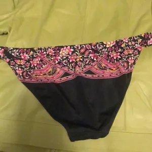 Victoria's Secret black pink floral med bikini swimwear thumbnail 2