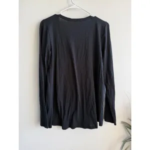 Lilly Pulitzer Womens Black Pima Cotton V-Neck Long Sleeve T-Shirt Size S 4019 thumbnail 3
