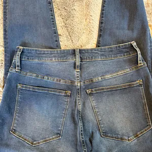 JCREW’s Skinny, Curvy, High-rise With Their Signature Stretch in a Woman’s 10 thumbnail 7