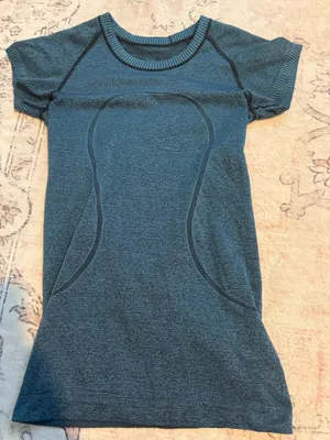 Lululemon shirt  thumbnail 1