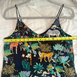 Green Sleeveless Jungle Print Flora and Fauna Satin Tank Top Size Medium thumbnail 4