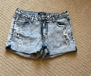 Forever 21 Jean shorts thumbnail 1