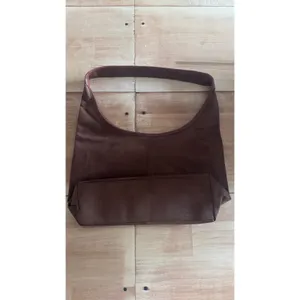 Brown Faux Suede Hobo Shoulder Bag Minimalist Slouchy Gold Zip Purse Large NWOT‎ thumbnail 2