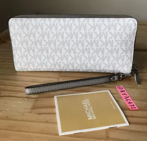 Michael Kors Wallet thumbnail 2