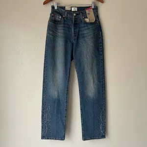Levi’s 501 Curve Rhinestone Hem Jeans Size 28 thumbnail 2