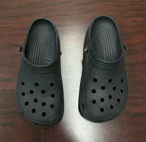 Crocs in Black Size Womens 7- Mens 5 thumbnail 1