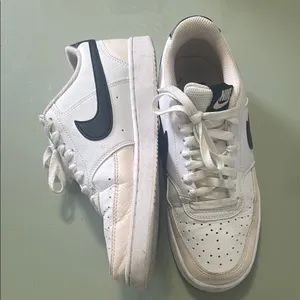 Nike White and Black Sneakers thumbnail 5