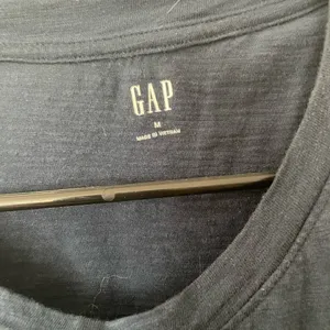 Gap dark blue top thumbnail 2