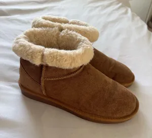 Cozy Mini Boots Brown Size 11 thumbnail 1
