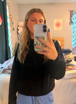 Hoodie Aritzia thumbnail 1