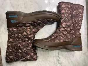 The North Face Quilted Brown Floral-Print Insulated Boots thumbnail 5