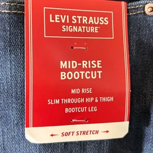 Levi's NWT Women's Size 28W Long Mid-Rise Bootcut Slim Hip & Thigh Jeans thumbnail 7