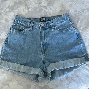 BDG Urban Outfiters Mom High Rise Short 26 thumbnail 1
