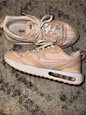 Nike Women’s Light Beige/Pale Pink Air Max Platform Sneakers thumbnail 4