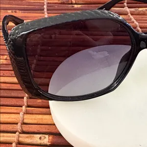 Juicy Couture Black Oversized Sunglasses thumbnail 2