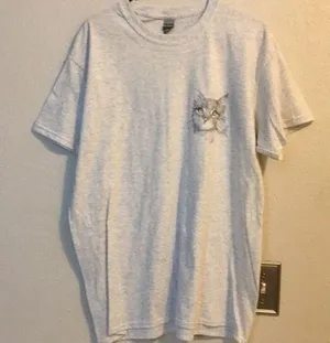 Gildan t shirt  L thumbnail 1