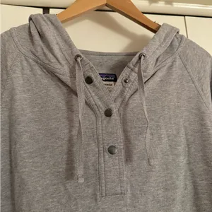 Patagonia Hooded Pullover thumbnail 2