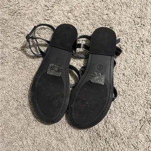 Universal Threads Black Strappy Sandals Size 9 thumbnail 2