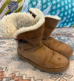 UGG Chestnut Suede Bailey button Shearling Ankle Boots 9 WIDE thumbnail 1