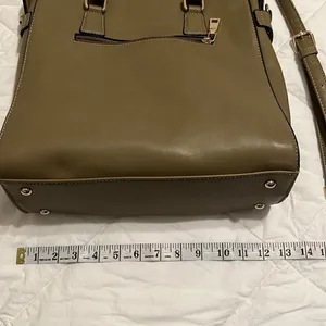 Beautiful green crossbody handbag Lots of details and pockets EUC thumbnail 5