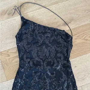 Windsor - Kai One Shoulder Sequin Mini Dress in Black thumbnail 2