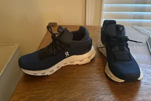 On Cloud Shoes thumbnail 3
