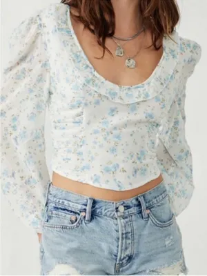 Floral Ruffle Scoop-Neck Crop Top in White and Light Blue thumbnail 1