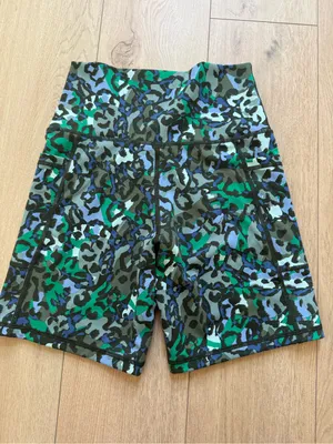 Aerie Offline high-rise biker shorts in a blue and green leopard print size m thumbnail 4
